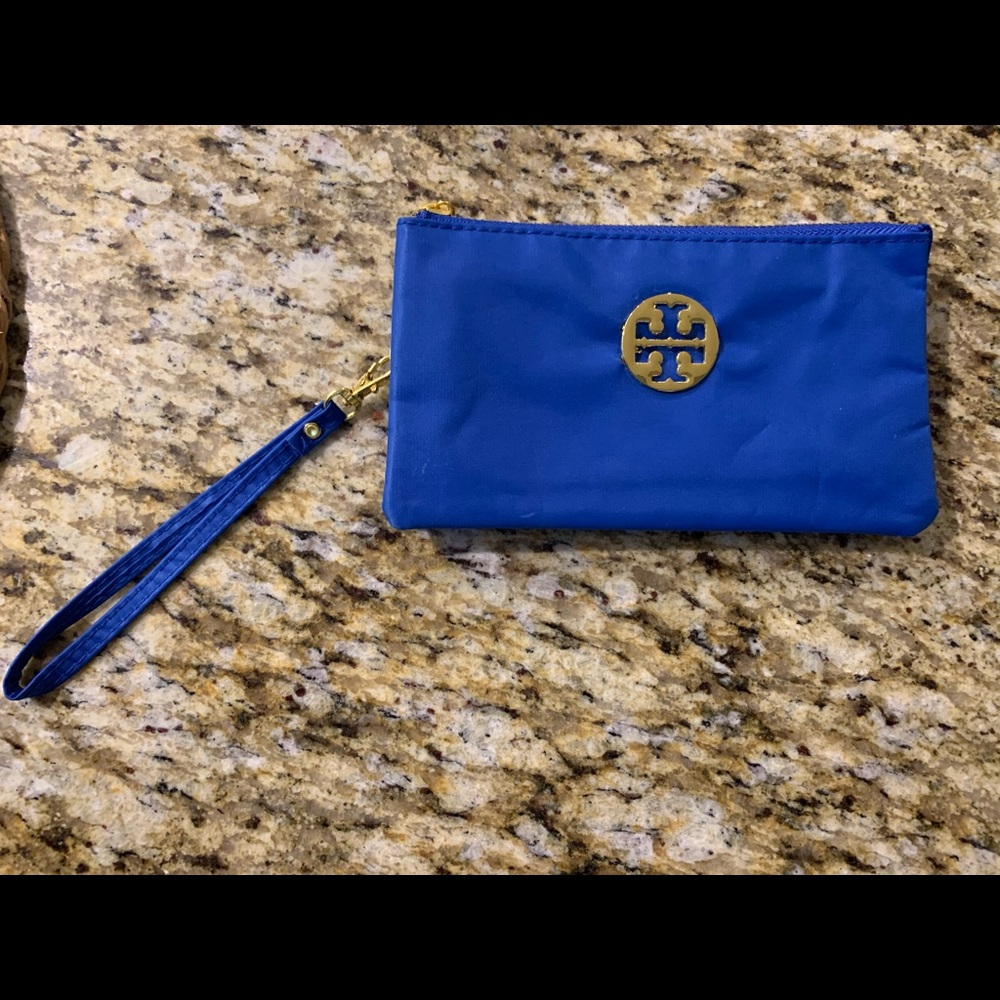 Non-Authentic Tory Burch Wristlet